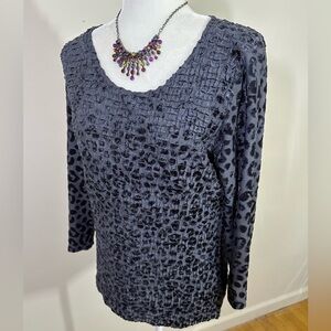 Rafael sz lg top silvery blue shade with same shade print with a touch of velvet